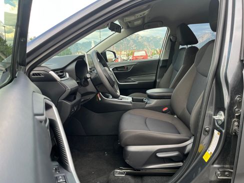 Used 2025 Toyota RAV4 LE AWD/4WD image 11