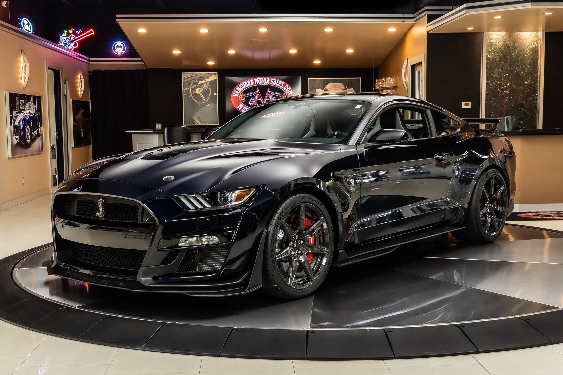 Used 2021 Ford Mustang Shelby GT500 w/ Carbon Fiber Track Pack RWD image 1