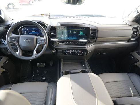 Used 2024 Chevrolet Silverado 2500 ZR2 w/ Technology Package image 26