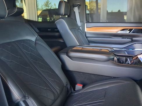 Used 2022 Jeep Grand Wagoneer Series III AWD/4WD image 7