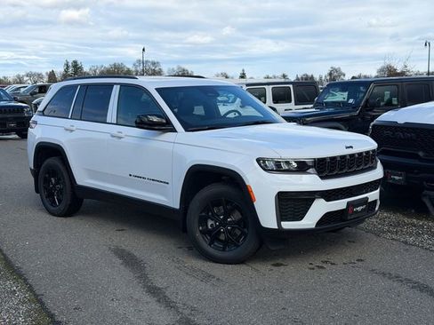 New 2026 Jeep Grand Cherokee Laredo image 2