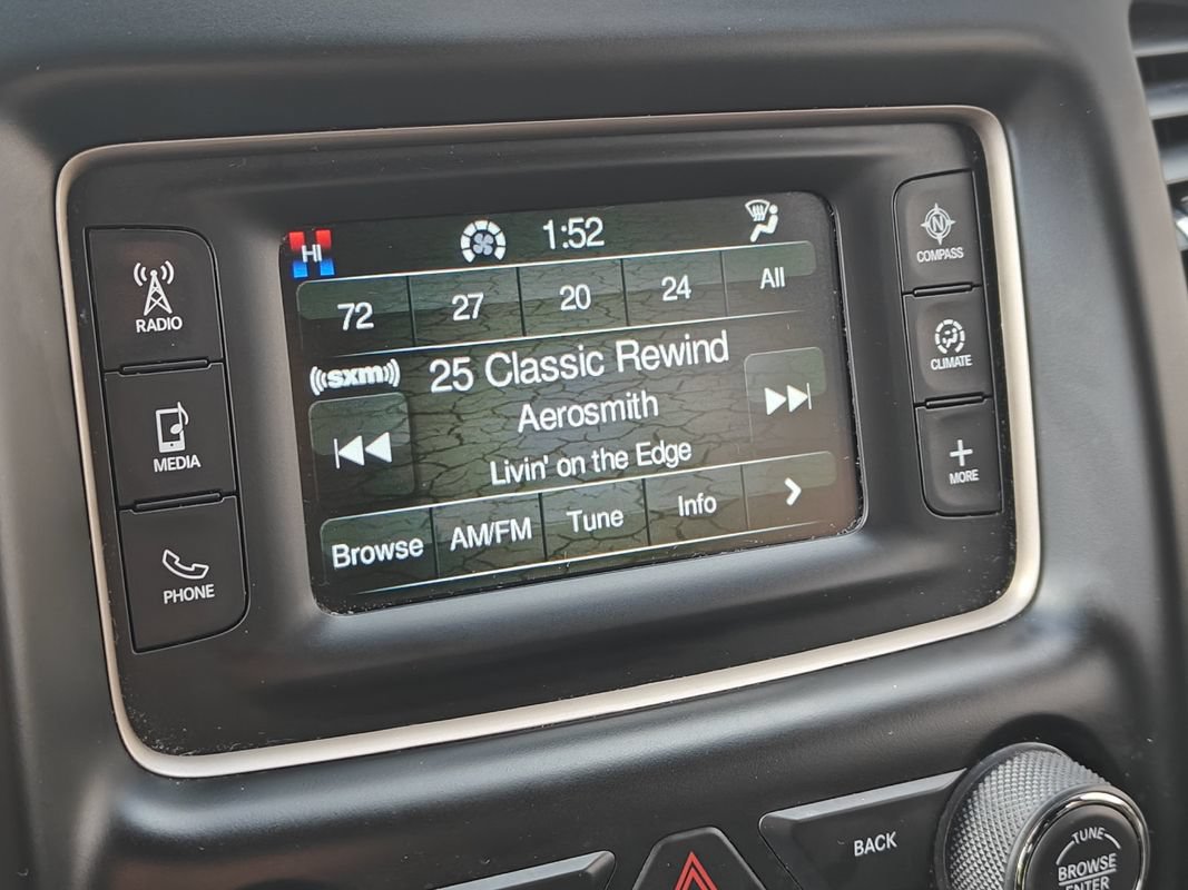 Used 2015 Jeep Grand Cherokee Laredo AWD/4WD image 23