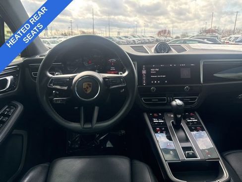 Used 2022 Porsche Macan image 11