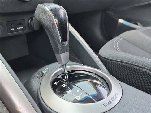 Used 2012 Hyundai Veloster FWD image 11