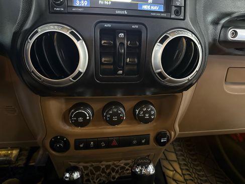 Used 2013 Jeep Wrangler Unlimited Sahara w/ Connectivity Group image 17