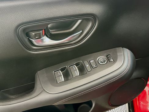 Used 2025 Honda HR-V Sport image 15