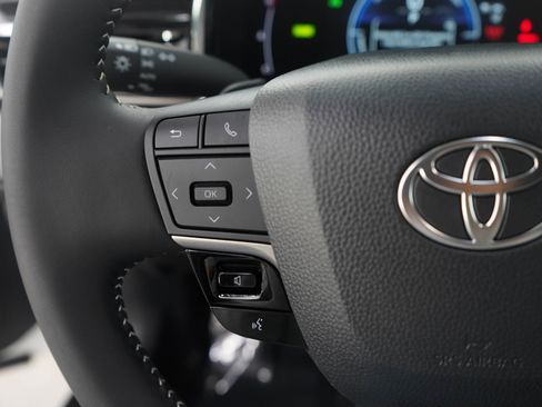 Used 2025 Toyota Camry SE image 22