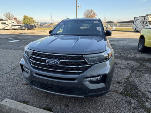 Used 2023 Ford Explorer XLT w/ Equipment Group 202A image 3