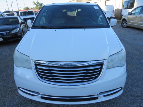 Used 2013 Chrysler Town & Country Touring image 2