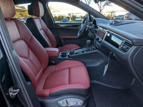 New 2026 Porsche Macan image 25