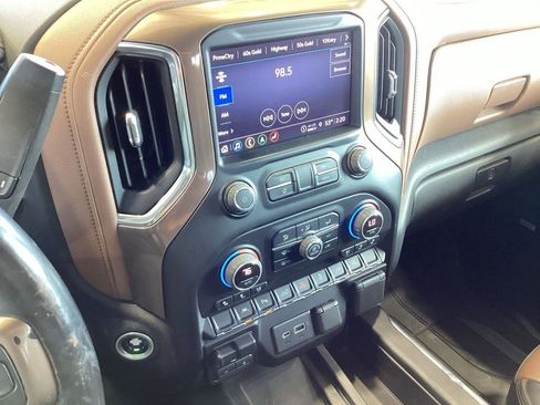 Used 2022 Chevrolet Silverado 1500 High Country w/ Technology Package image 10