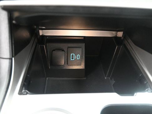 Used 2020 Ford Explorer XLT w/ Comfort Package image 14