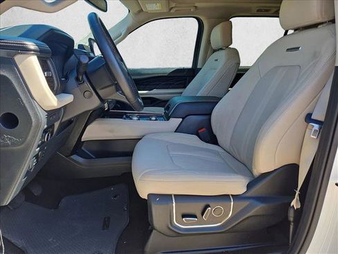 Certified 2023 Ford Expedition Platinum image 17