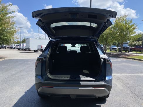 Used 2027 Chevrolet Equinox LT FWD image 11