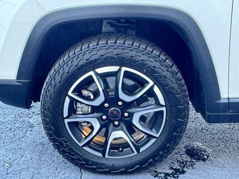 Used 2025 Jeep Compass Trailhawk image 29