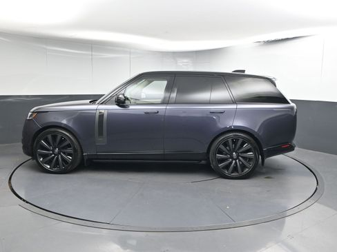 Used 2024 Land Rover Range Rover SV image 2