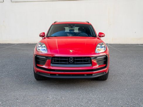 Certified 2025 Porsche Macan image 6