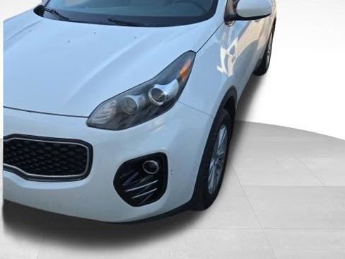 Used 2017 Kia Sportage LX image 2