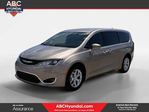 Used 2018 Chrysler Pacifica Touring Plus w/ Tire & Wheel Group FWD image 1
