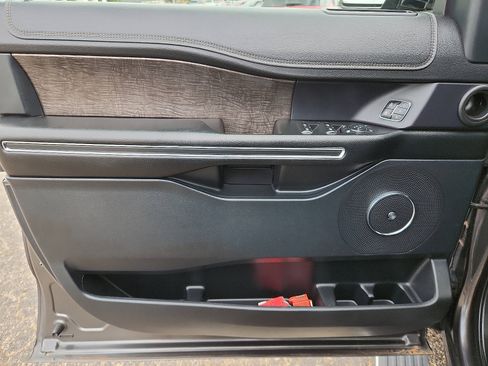 Used 2021 Ford Expedition Limited image 9