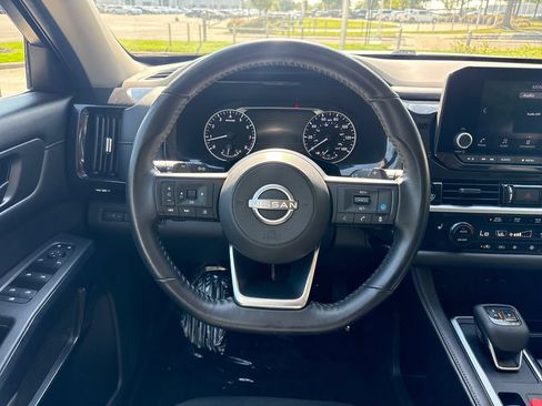 Used 2025 Nissan Pathfinder SV FWD image 19