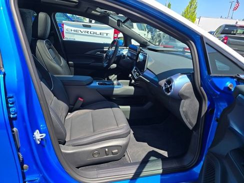 New 2025 Chevrolet Equinox EV LT w/ Convenience Package II FWD image 11
