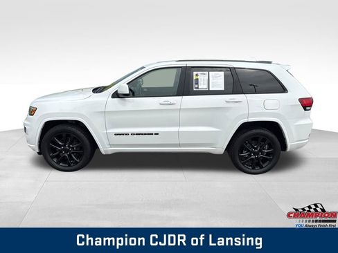 Used 2022 Jeep Grand Cherokee Laredo X AWD/4WD image 4