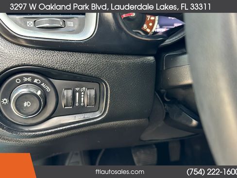 Used 2021 Jeep Renegade Latitude AWD/4WD image 41