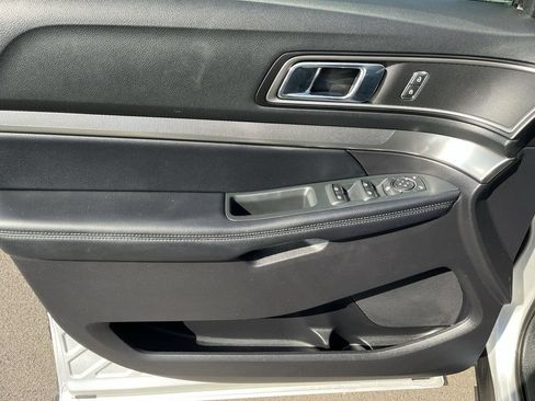 Used 2018 Ford Explorer XLT FWD image 13