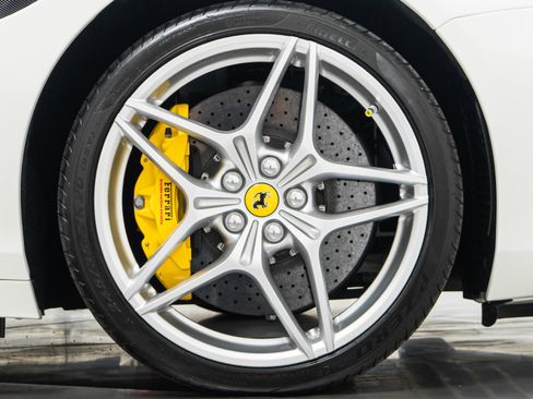 Used 2015 Ferrari California T image 38