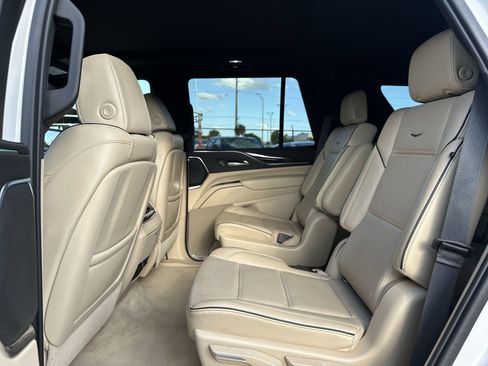 Used 2021 Cadillac Escalade Premium Luxury w/ Performance Package AWD/4WD image 23