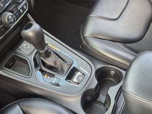 Used 2020 Jeep Cherokee Latitude Plus FWD image 25