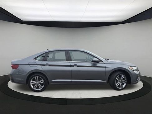 Used 2024 Volkswagen Jetta SE image 8