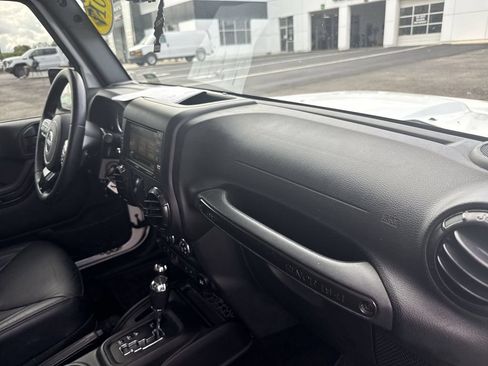 Used 2017 Jeep Wrangler Unlimited Sahara AWD/4WD image 36