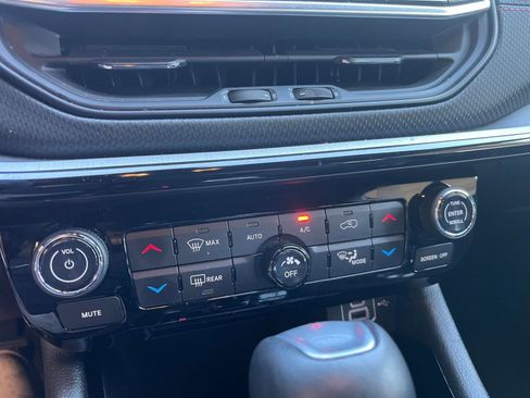 Used 2025 Jeep Compass Trailhawk image 24