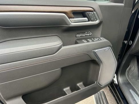 Used 2025 Chevrolet Silverado 1500 High Country w/ High Country Premium Package AWD/4WD image 14