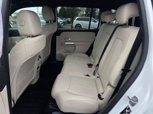 Used 2025 Mercedes-Benz GLB 250 4MATIC image 18