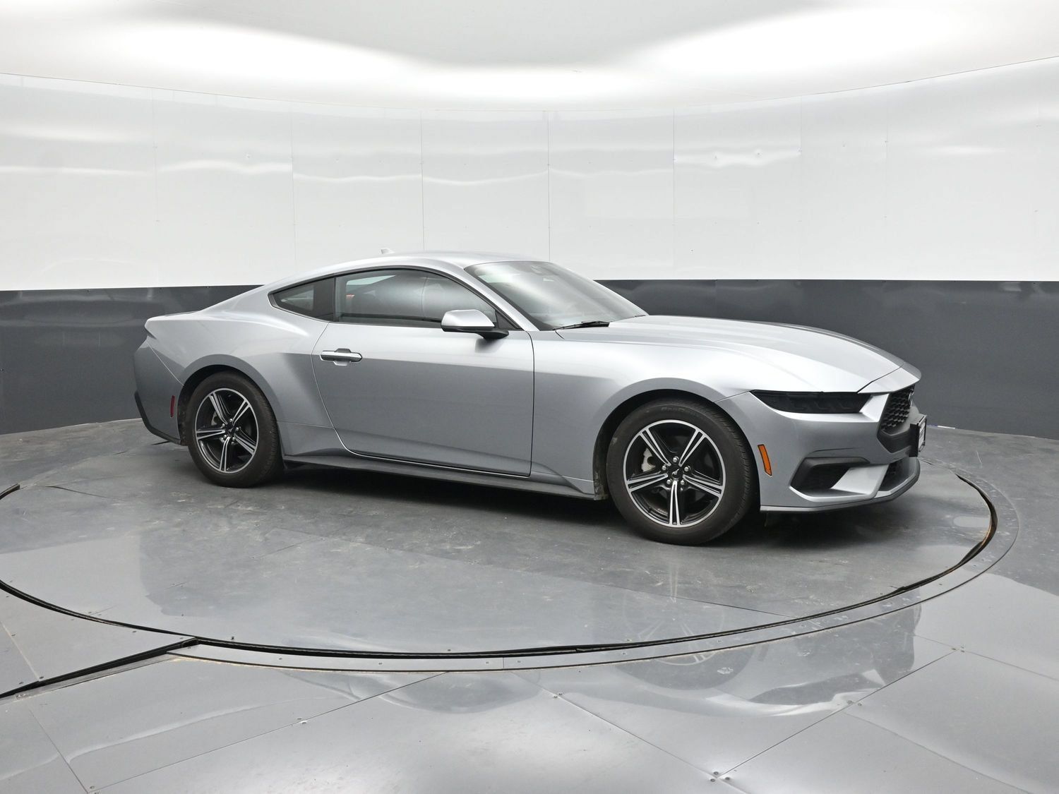 Used 2025 Ford Mustang Coupe RWD image 8