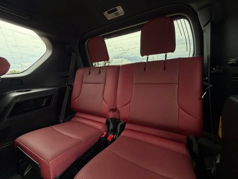 Used 2021 Lexus GX 460 Premium w/ Premium Package AWD/4WD image 25