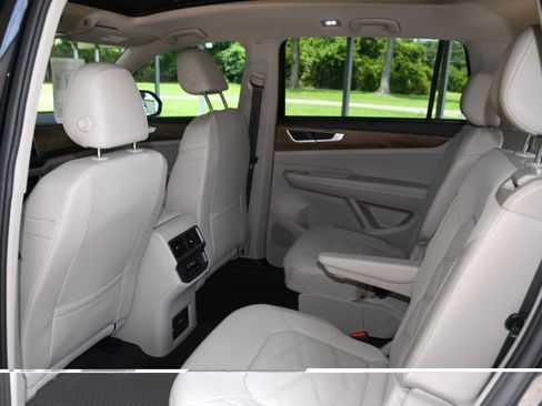 Used 2024 Volkswagen Atlas SE FWD image 16