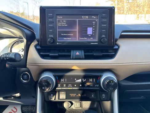 Used 2022 Toyota RAV4 XLE image 18