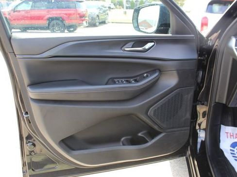 Used 2024 Jeep Grand Cherokee Altitude AWD/4WD image 8
