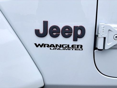 Used 2018 Jeep Wrangler Unlimited Rubicon image 25