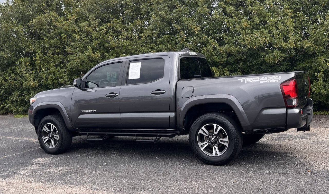 Used 2018 Toyota Tacoma TRD Sport AWD/4WD image 5