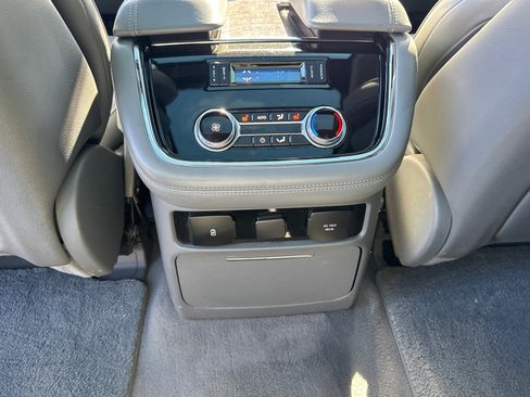 Used 2018 Lincoln Navigator L Select w/ Technology Package image 9