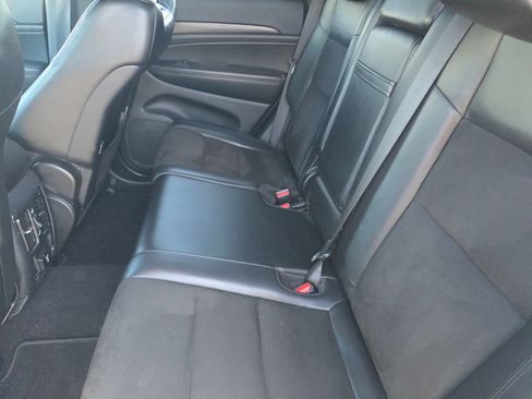 Used 2020 Jeep Grand Cherokee Altitude AWD/4WD image 15