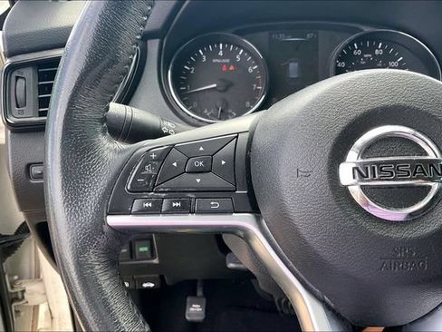 Used 2017 Nissan Rogue SV FWD image 11