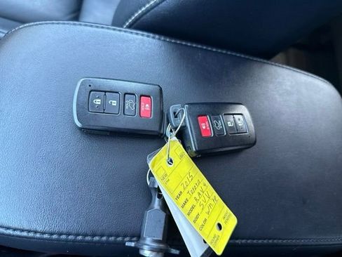 Used 2015 Toyota RAV4 Limited w/ Technology Package image 34