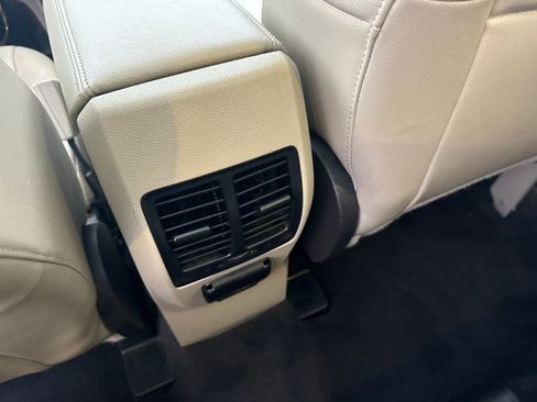 Used 2017 Ford Escape SE w/ SE Leather Comfort Package image 18