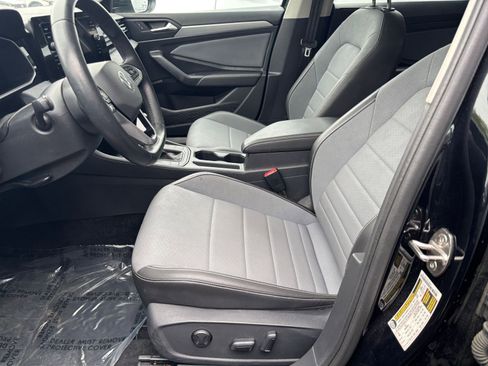 Used 2025 Volkswagen Jetta SE FWD image 27